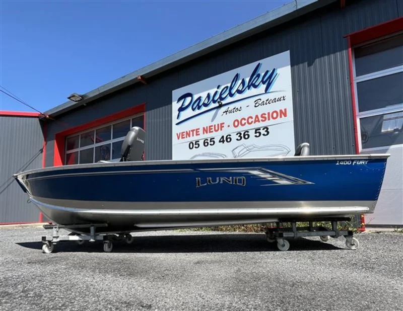 Bass Boat LUND 1400 Fury Tiller