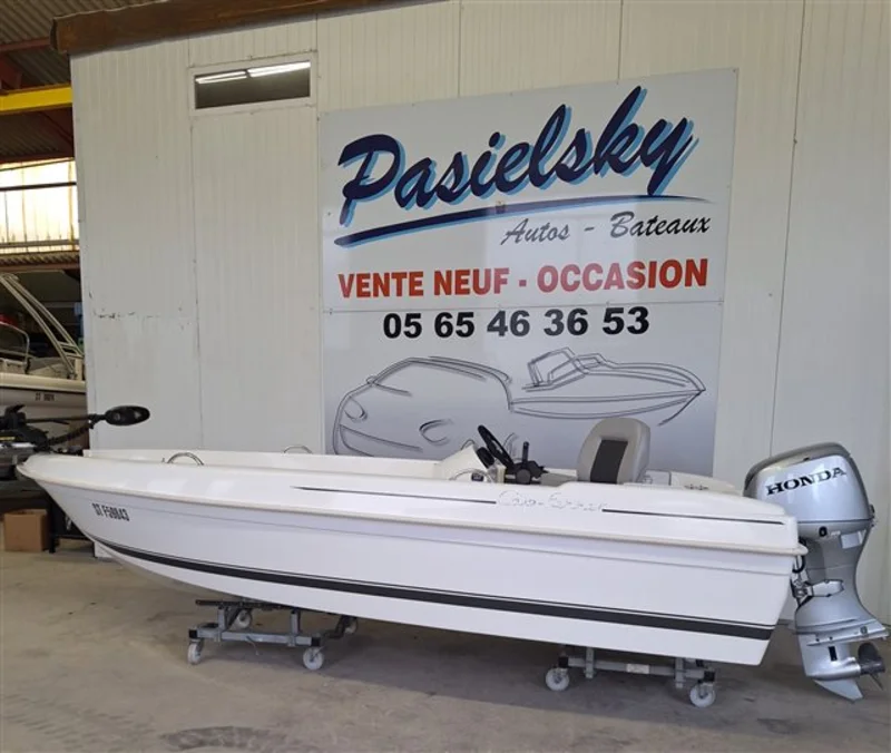 B2 Marine Cap Ferret 452 Fish Open 